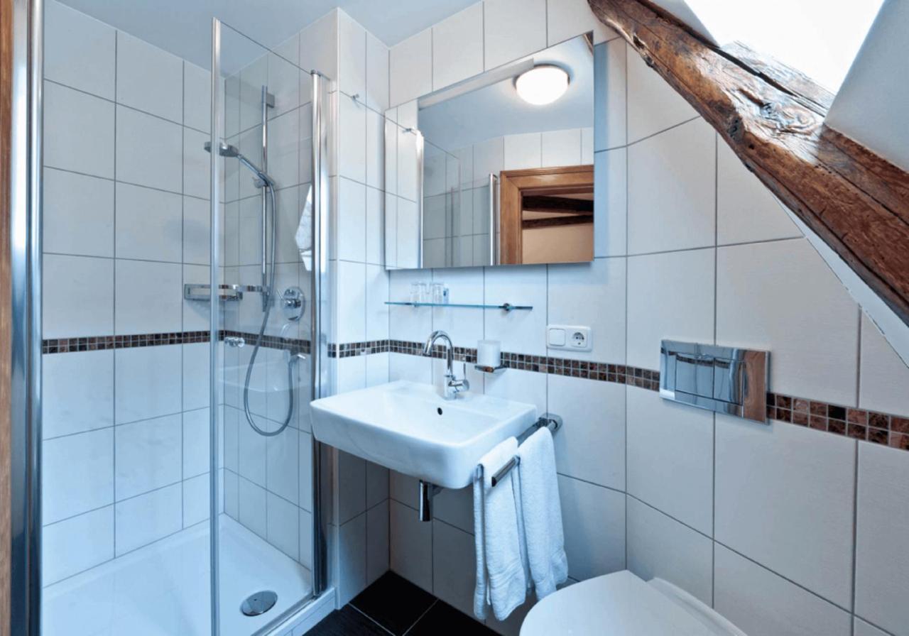 Gasthof Zum Schwan Sommerach Buitenkant foto
